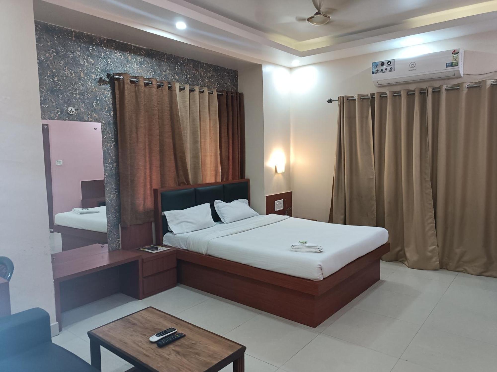 Hotel Sudakshina By Roh Silchar Extérieur photo