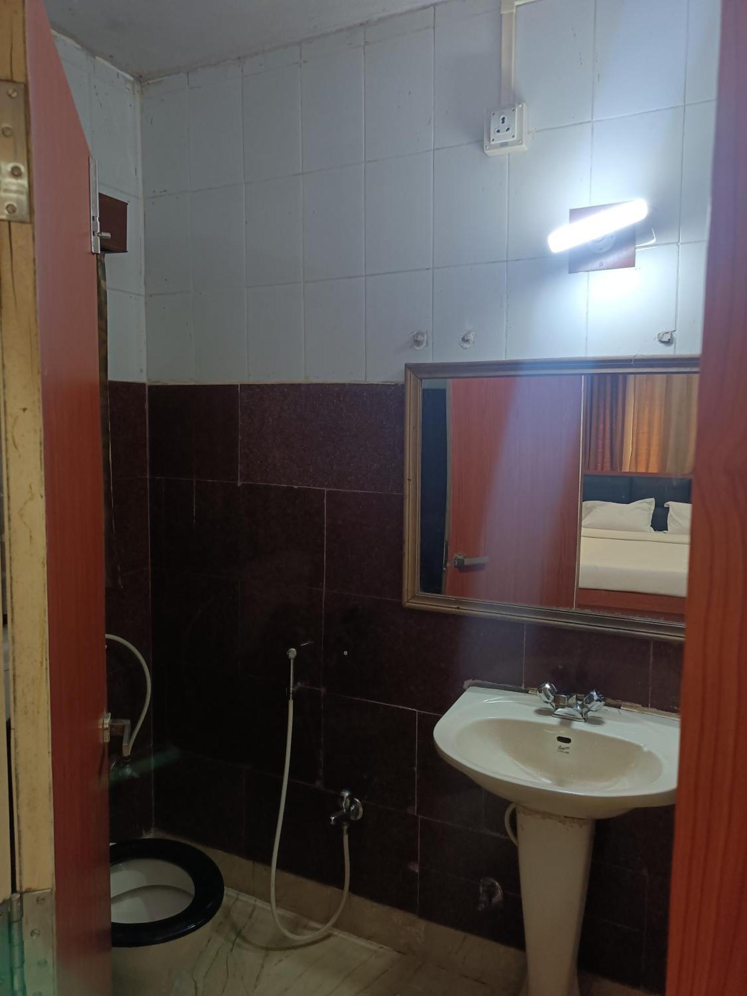 Hotel Sudakshina By Roh Silchar Extérieur photo